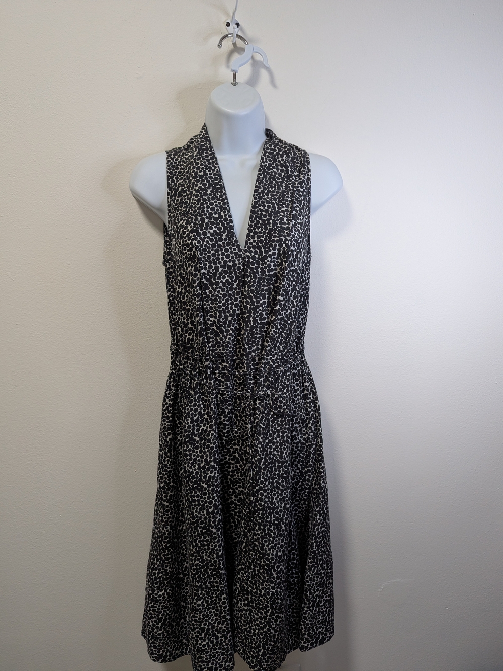 Hugo Boss Black and White Sleeveless Silk Printed Dress